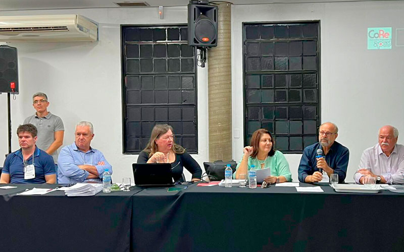 Mesa solene durante a reunião do CORE